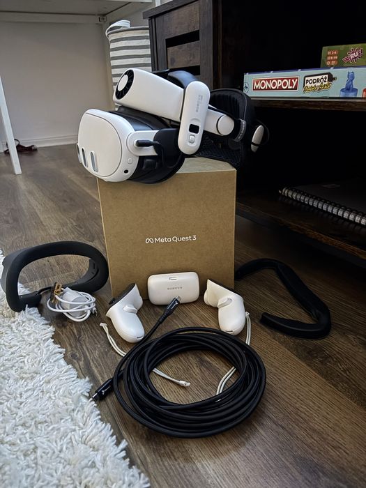 SUPER Meta Quest 3 128 GB + akcesoria BoboVR