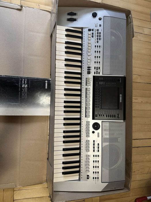 Продам синтезатор YAMAHA PSR S900