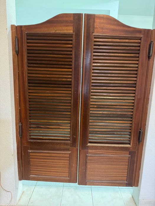 Portas saloon usadas em bom estado