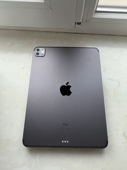 iPad Pro 11 M1 2021 256Gb Space WiFi+LTE Чудовий стан, рідний АКБ 95%