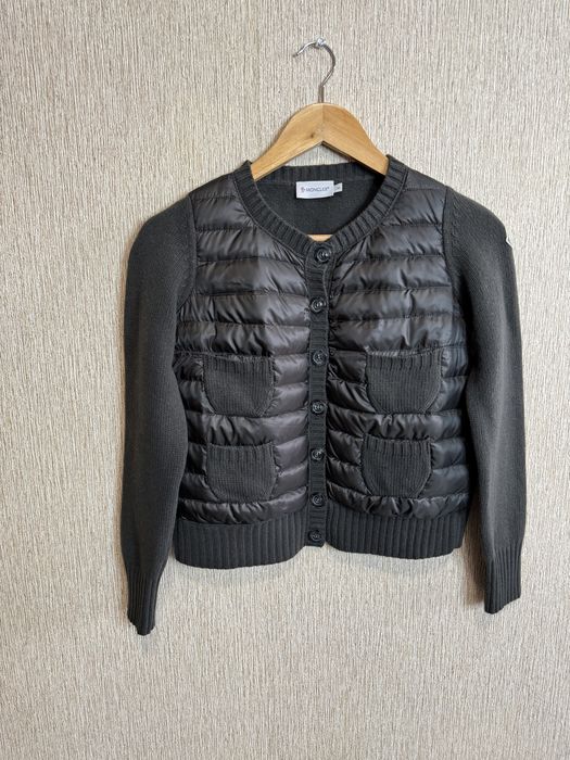 пуховий кардиган з вовни кольору хакі moncler, розмір s, оригінал