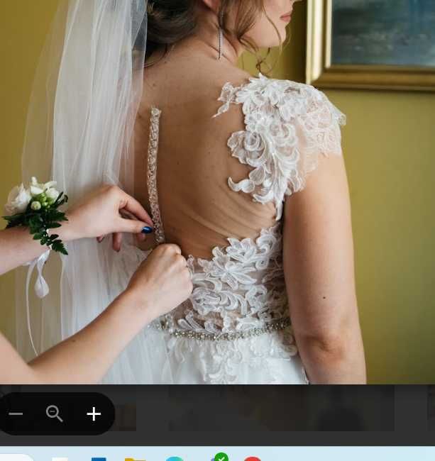 Piękna suknia ślubna z koronkową górą