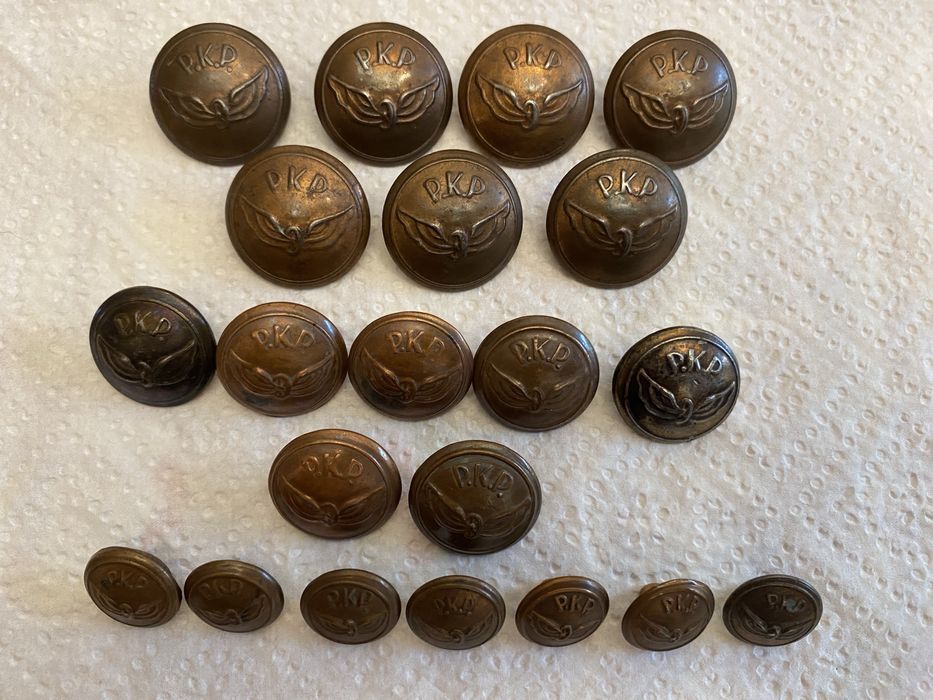 Guziki PKP kolejarza.