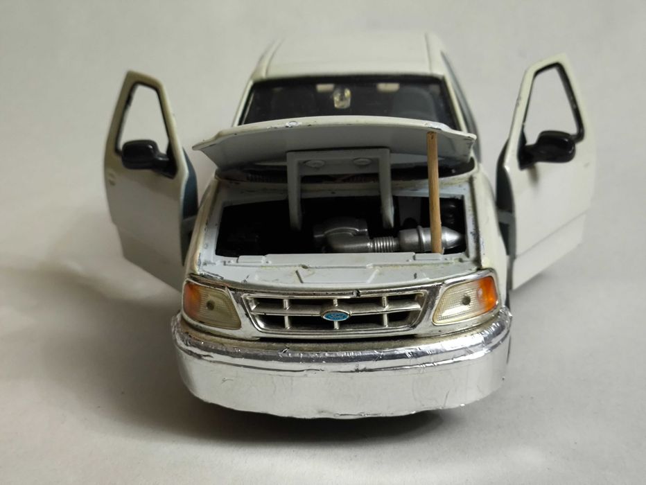 Машинка Ford F-150 Flareside Supercab Motormax 1/24