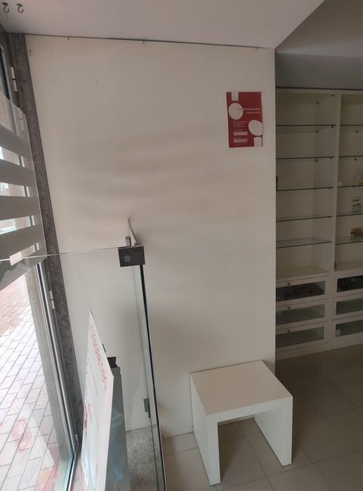 Mobiliário Comercial Completo + Balcão / Vitrine de Loja