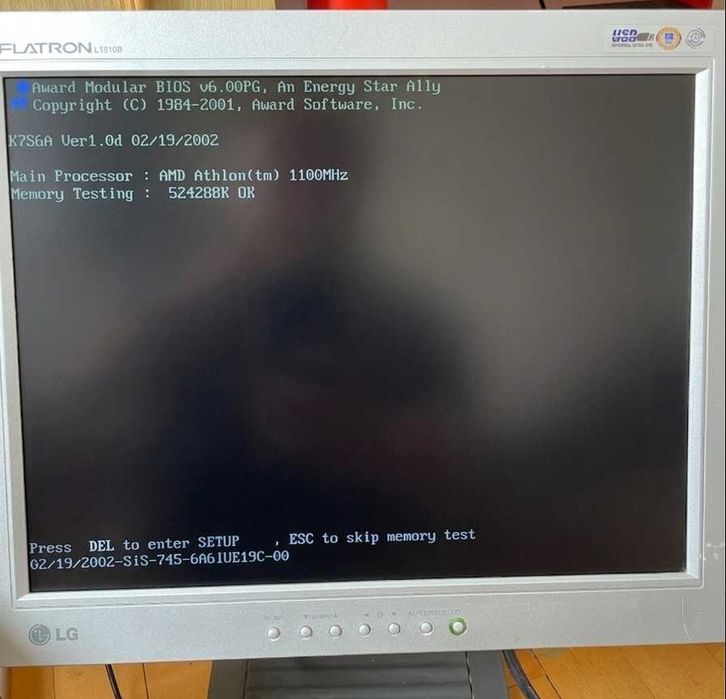 ECS K7S6A ATX + Athlon 1,1GHz + 512 MB RAM