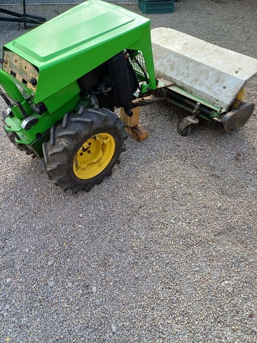 Ferrari , traktorek-dzik, jednoosiowy z zamiatarką ,nie glebogryzarka.