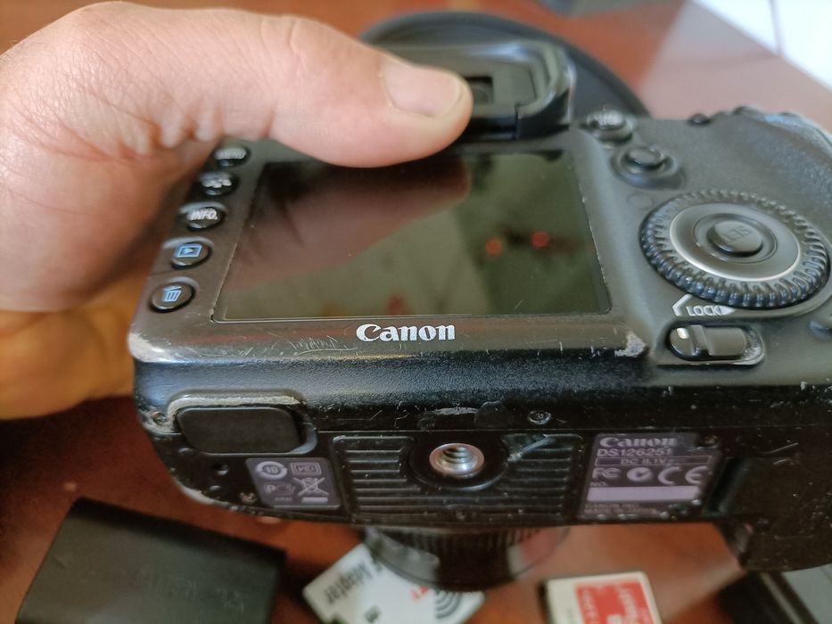 Cannon eos 7d  .