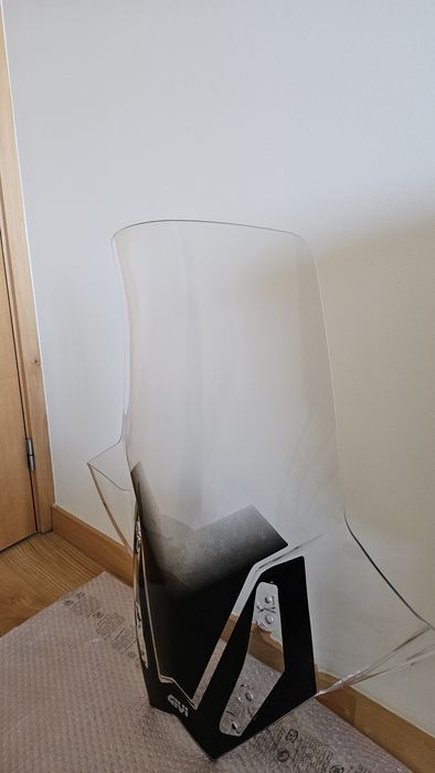 Para brisas Kymco AK550 GIVI D6110ST