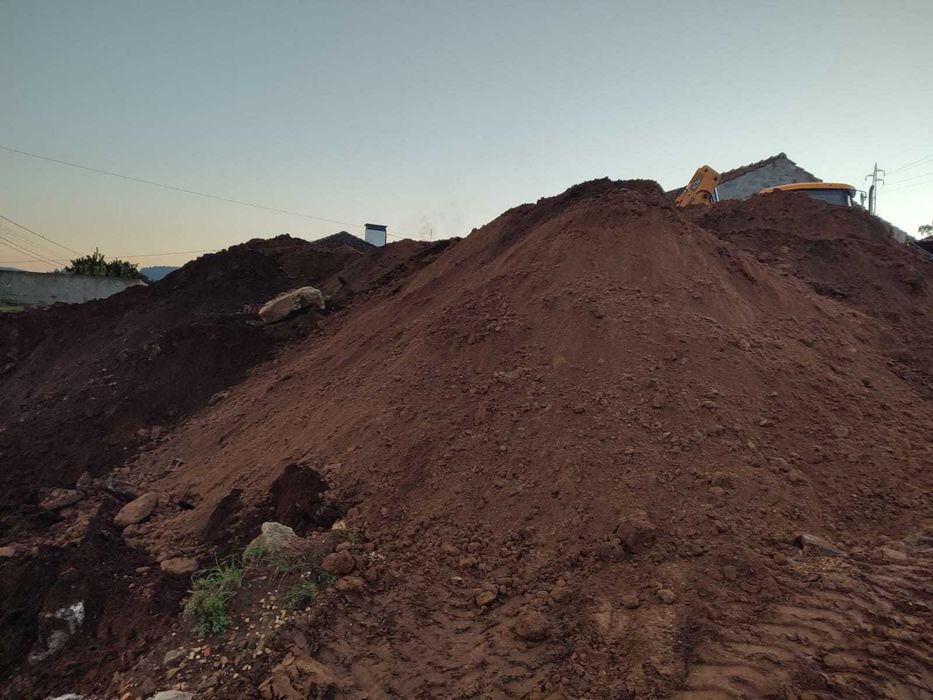 Terra preta e castanha para aterro ou jardins