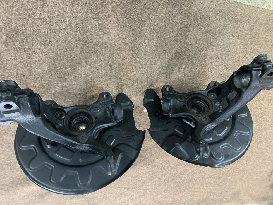 VW Golf 7 Цапфа ліва права з ABS в зборі