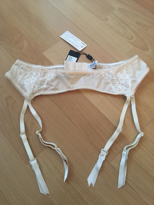 Pas do pończoch. M. Nowy