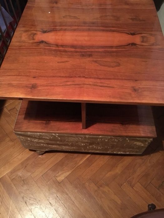 Продаю антикваріат диван,крісла,журнальний столик