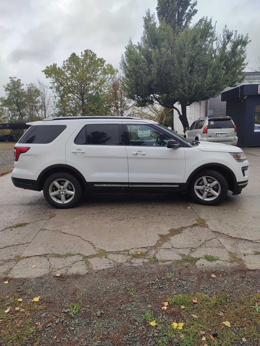 Ford Explorer 2018 року 3.5 газ\бензин
