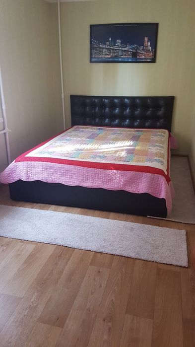 Сдам посуточно 2комн в центре.