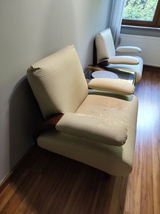 Komplet wypoczynkowy fotele stolik i sofa beż ekoskora