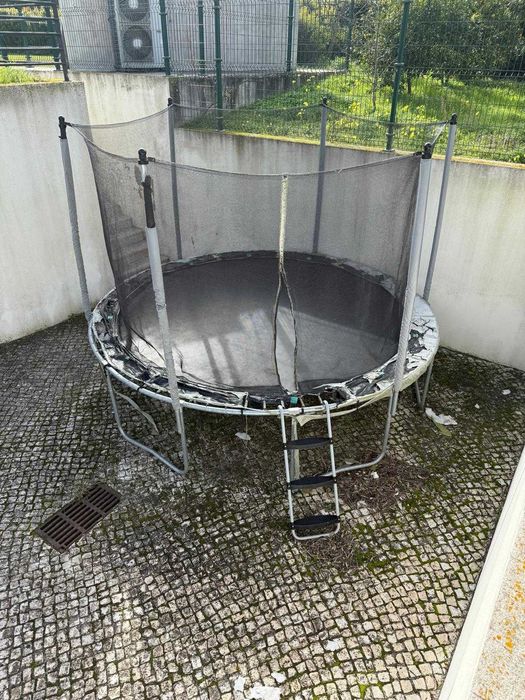 Trampolim com rede protecção