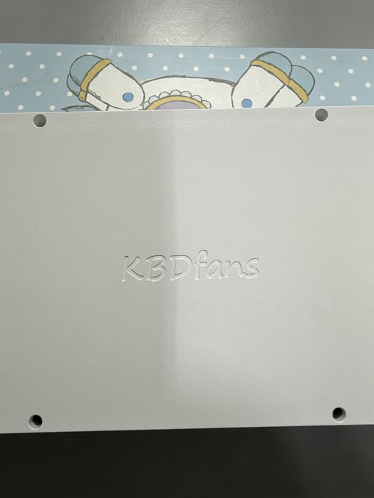 Teclado mecanico KBDFans e keycaps akko cinnamoroll