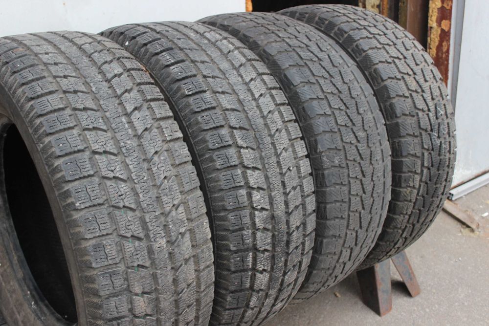 265-65-R17 TOYO OBSERVER + TOYO TRANPATH S1 поштучно 1шт зимняя резина