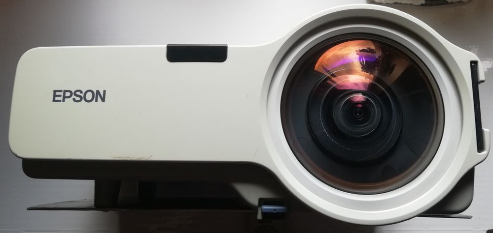 Epson 400w projektor 1800 lumenów