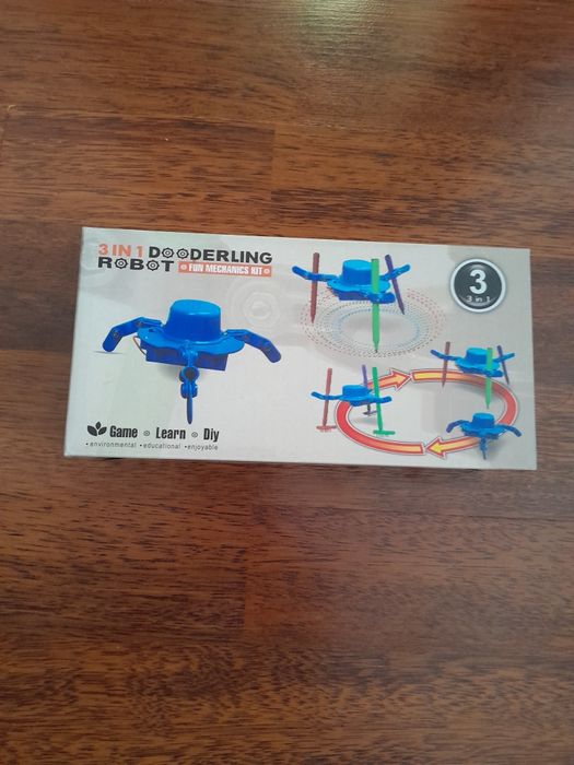 Детский игровой конструктор  " Робот художник.".