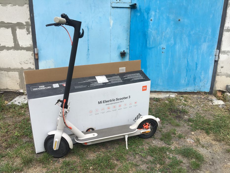 Електросамокат Xiaomi Mi Electric Scooter 3