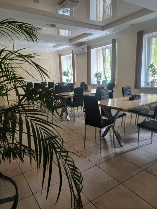 Столы, мойки, полки, вытяжные зонты и др оборудование  для проф кухни.