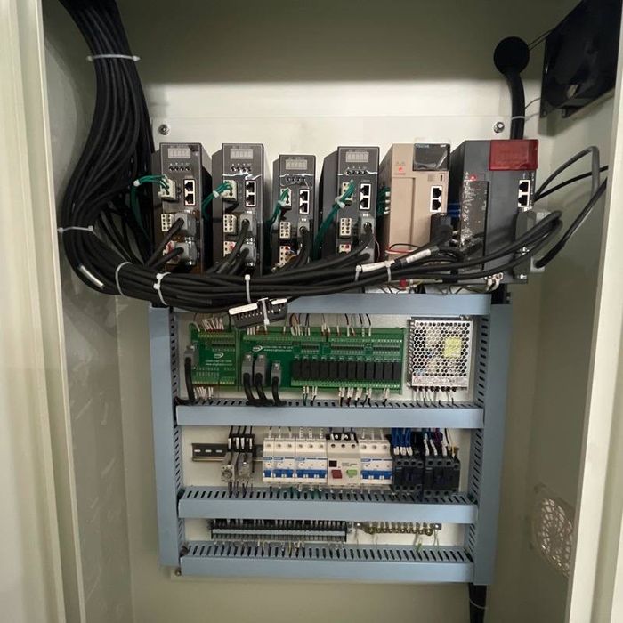 Токарно-фрезерний центр, токарно-фрезерный станок с ЧПУ 3 оси