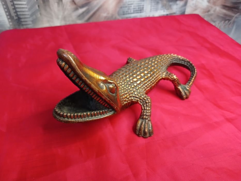 Пепельница СССР. Крокодил, аллигатор, геккон.