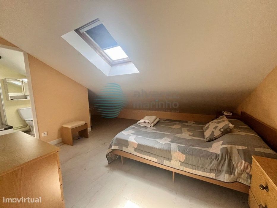 Apartamento T2 com Vista Mar, Garagem e Totalmente Remodelado