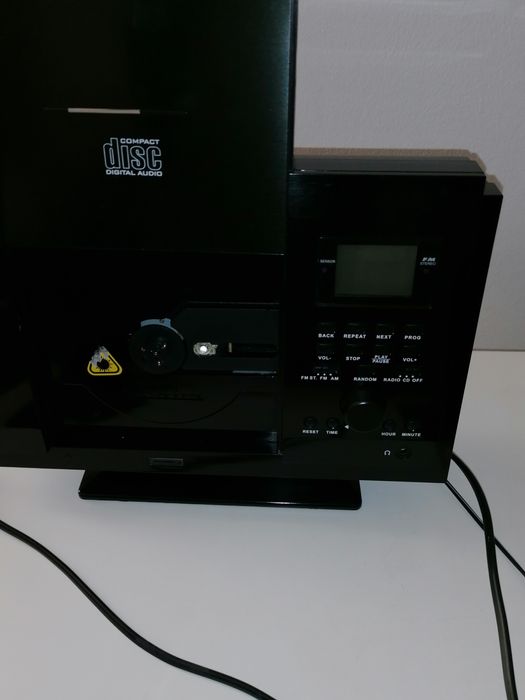 Aparelhagem de Rádio e Leitor de CD – NOVA