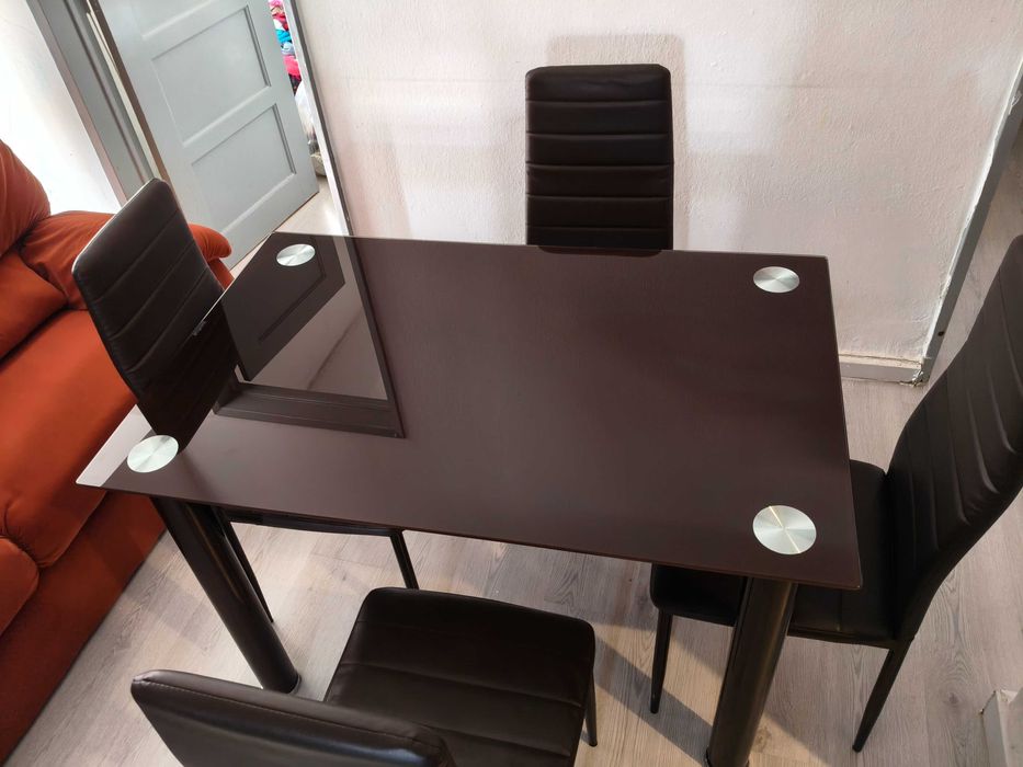 Mesa com 4 cadeiras