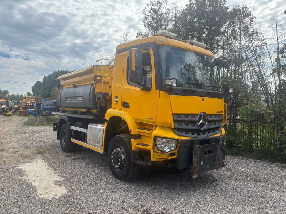 Mercedes-Benz AROCS 1824 4X4 Piaskarka solarka pług  MERCEDES AROCS 1824 4x4 2015 piaskarka solarka bucher gilleta pług