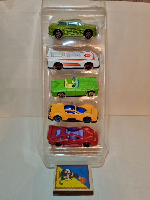 Набор машинок как Hot Wheels