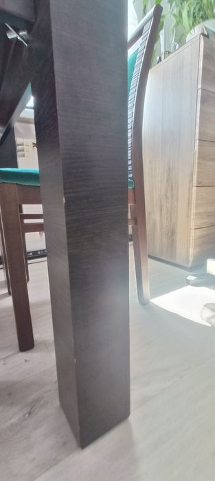 Rozkładany stół z 4 krzesłami drewnianymi