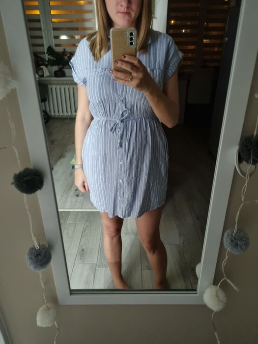 Sukienka w paski niebiesko biała