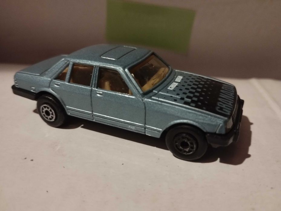 Pojazd auto Edocar 1986 Macau Ford Granada metalowy kolekcji resorak