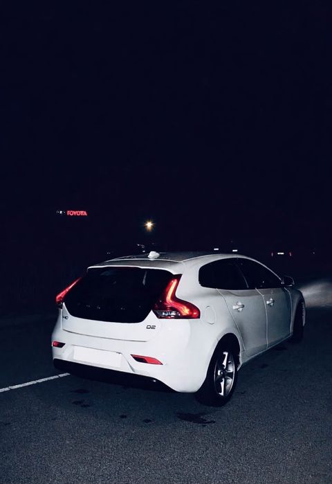 Volvo v40 D2 1.6 — photo 2