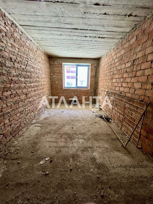 3  кімн, 1 поверх в районі ТЦ Депот