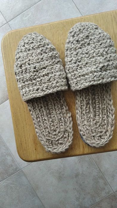 Вязані вручну вироби-домашні капці із джуту