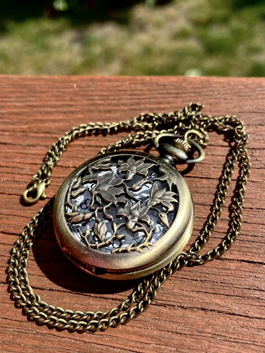 Naszyjnik z zegarkiem