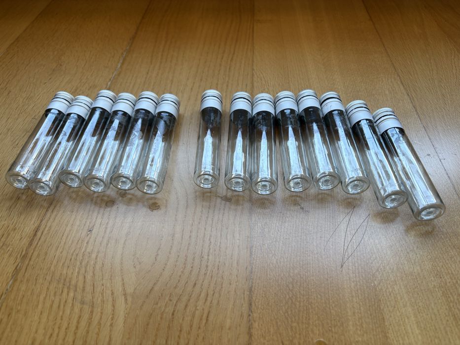 Tubos de plastico com tampa