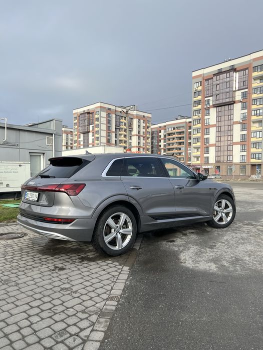 Audi e-tron 2019 VIN WAUZZZGE0KB018795 фото оголошення 18 з 23