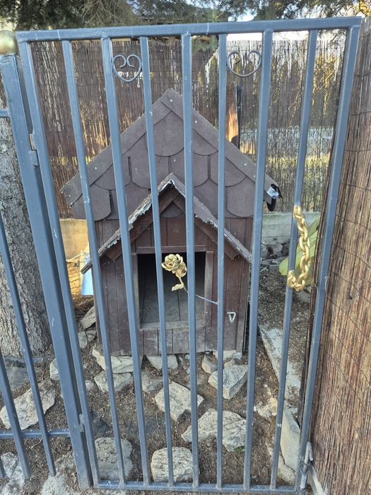 Ramka na kojec dla psa mega mocna z elementami  ozdoby artystycznej