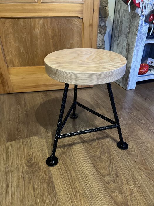 Taboret loftowy - krzesełko, siedzisko spawane, stal + drewno