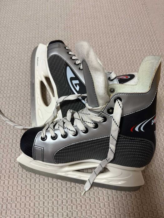 Хокейні ковзани 40р.
