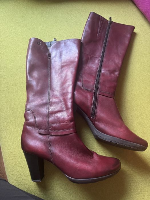 Skorzane kozaki damskie Caprice