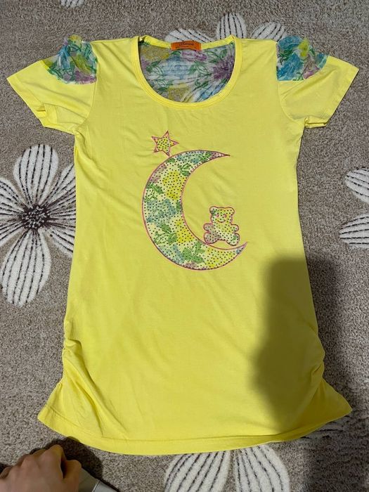 Жіноча футболка жовтого кольору з  принтом S розмір