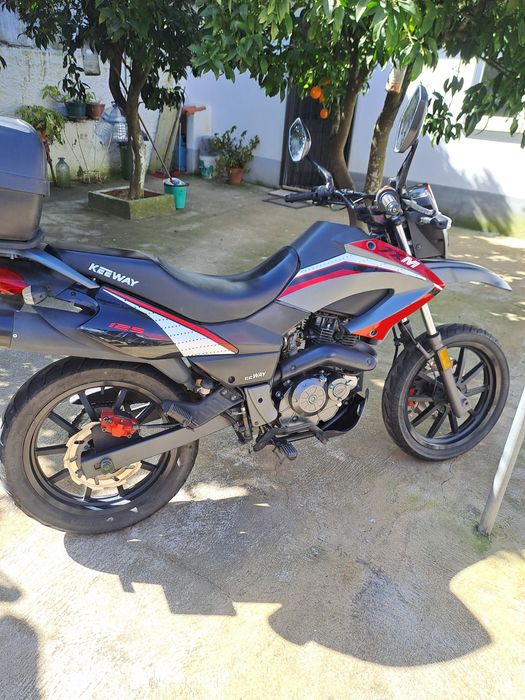Pretendo vender moto 125tx keeway muito iconomica e muito estimada motivo de venda pretendo adequerir uma com mais cilindrada.