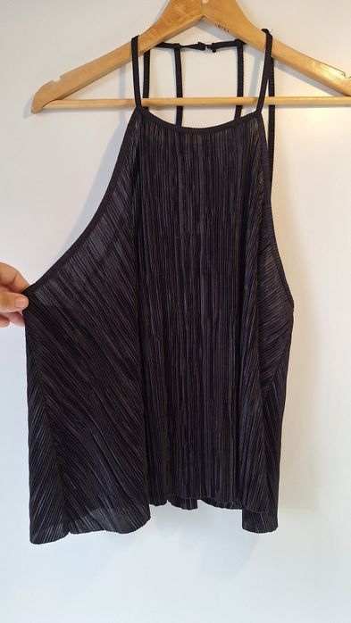 Top Preto Fluido Bershka M

Tamanho M

Contas abertas com alças vertic